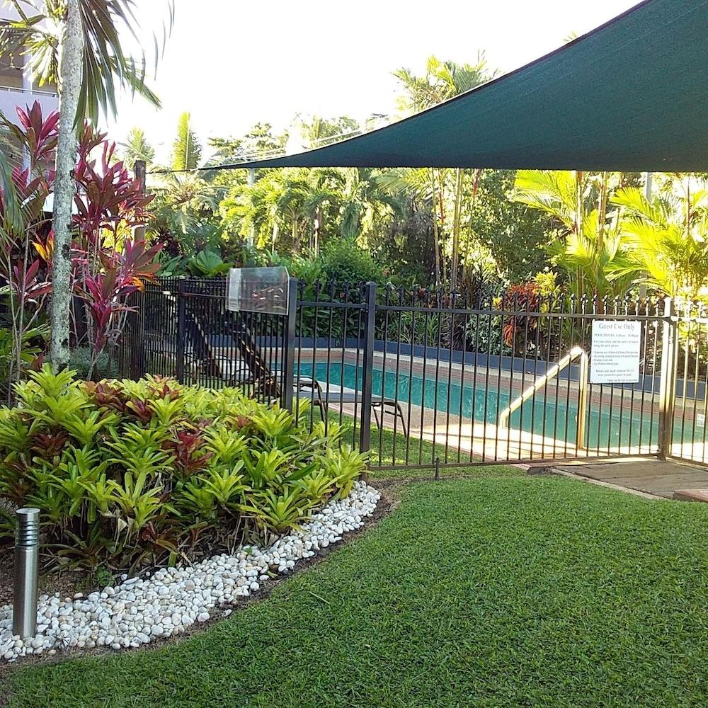 The York Beachfront Holiday Apartments Yorkeys Knob Eksteriør bilde
