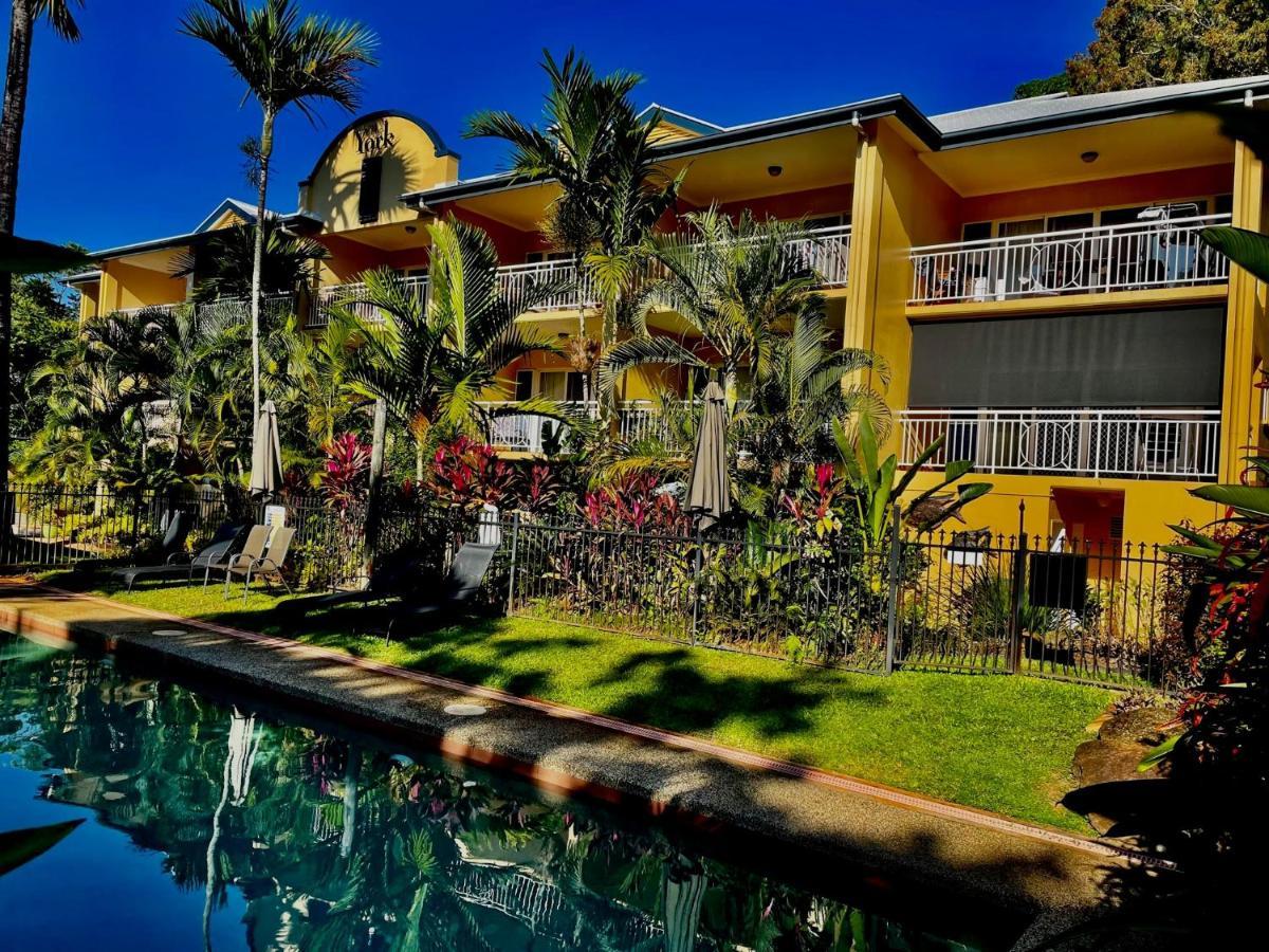 The York Beachfront Holiday Apartments Yorkeys Knob Eksteriør bilde