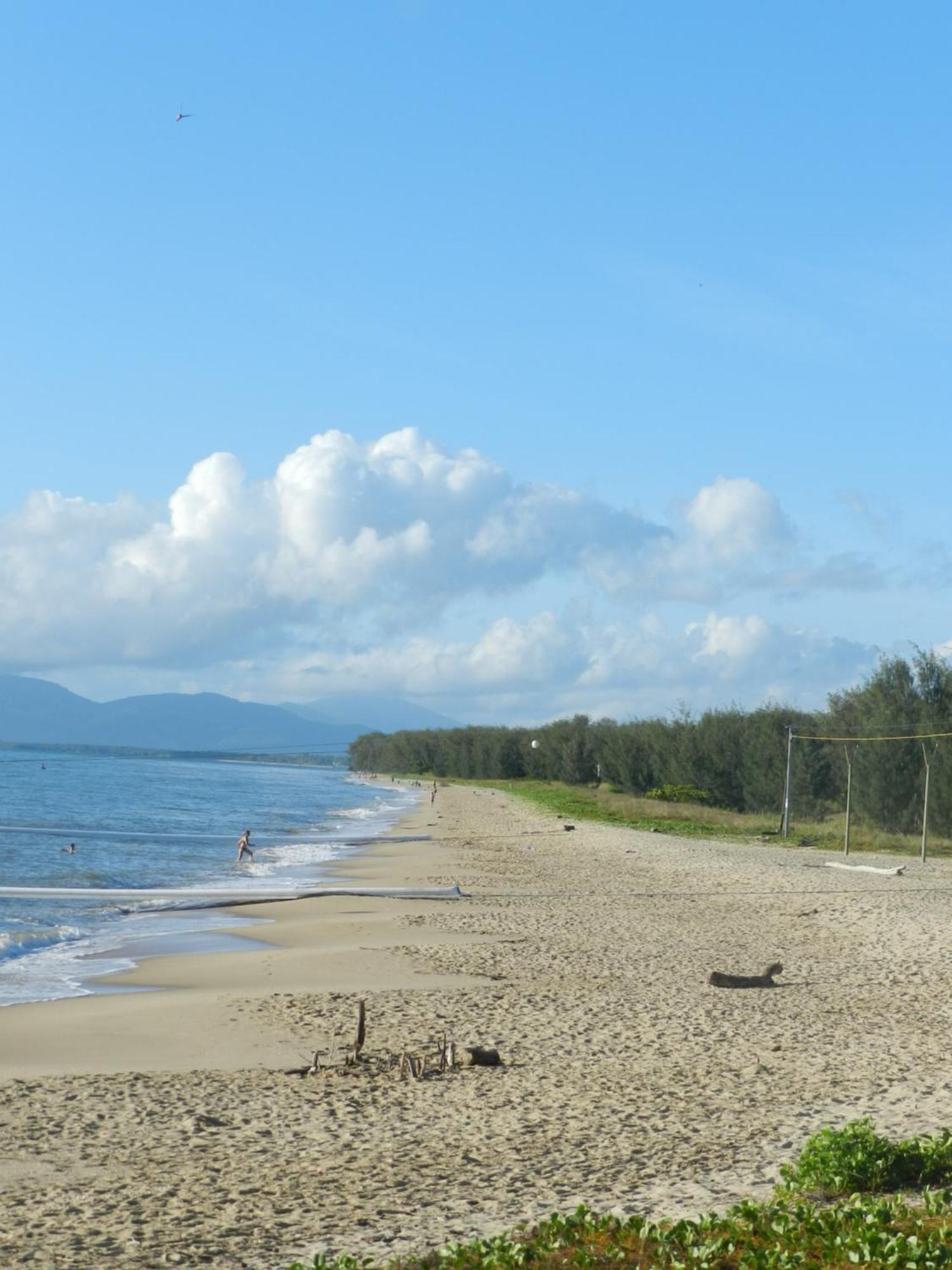 The York Beachfront Holiday Apartments Yorkeys Knob Eksteriør bilde