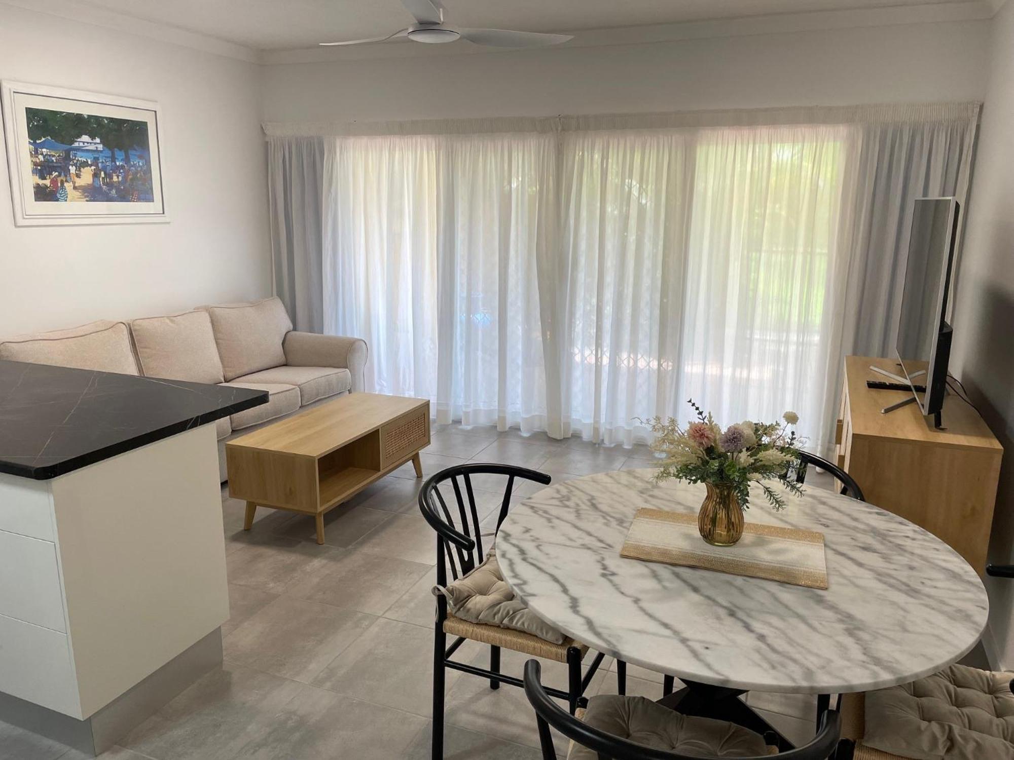 The York Beachfront Holiday Apartments Yorkeys Knob Eksteriør bilde