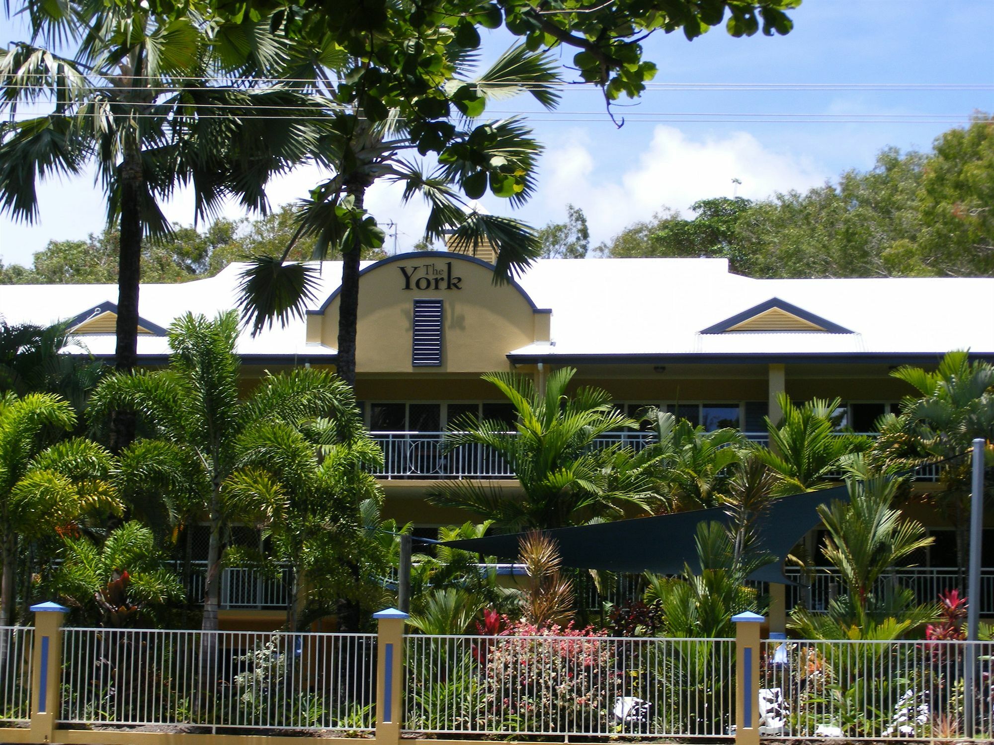 The York Beachfront Holiday Apartments Yorkeys Knob Eksteriør bilde